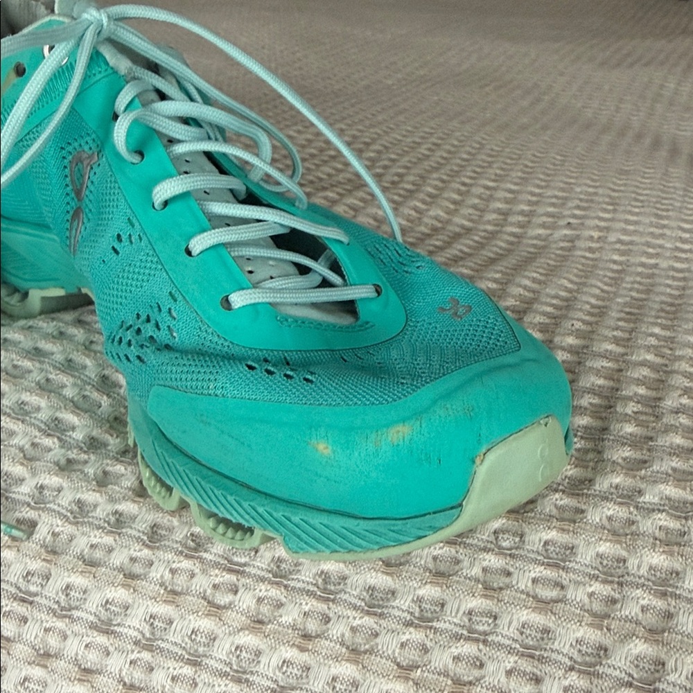 Light Teal Women's Running Sneakers
ON Running shoes. Size 7.5 - Picture 7 of 7